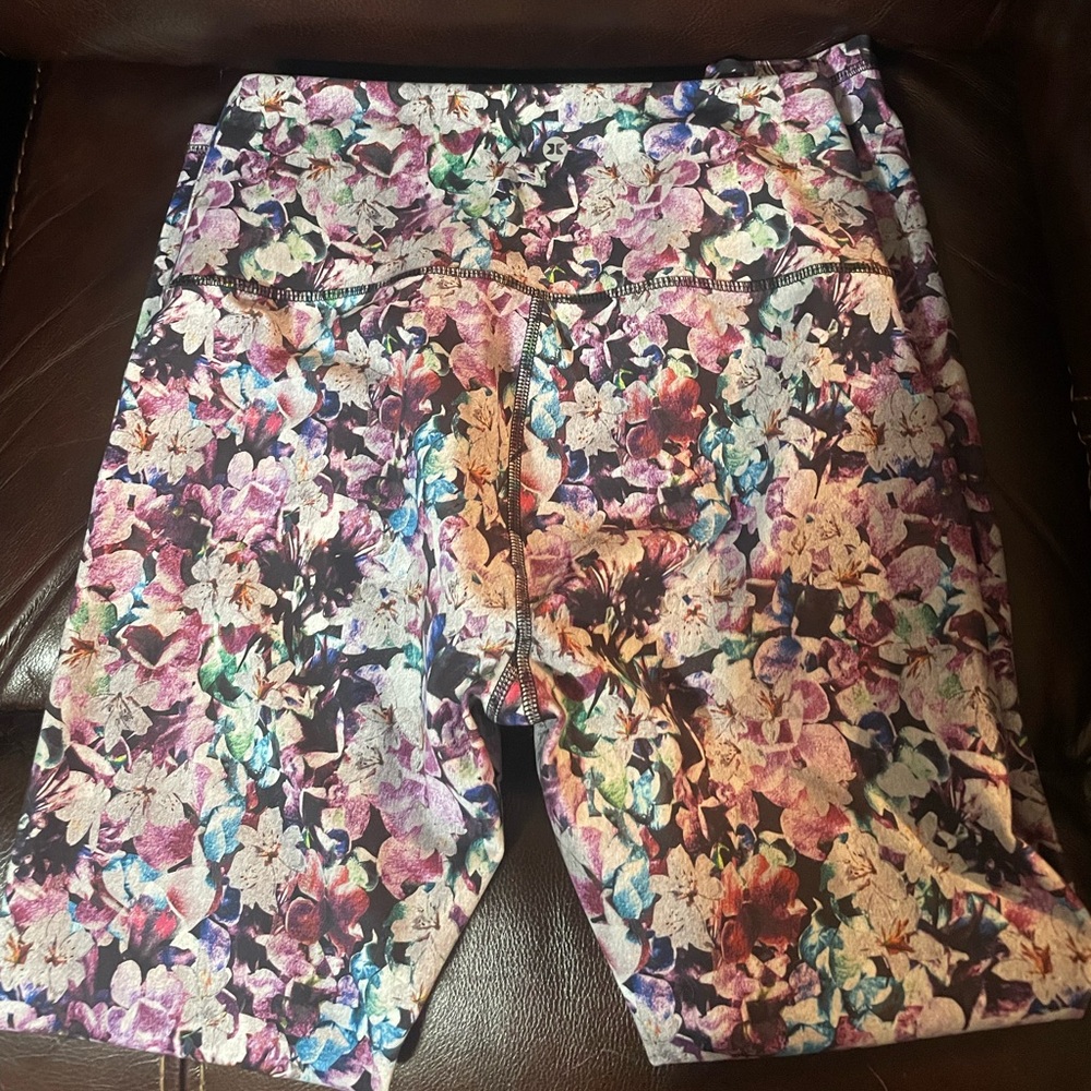 RBX Floral Workout Leggings in size medium, excellent used condition